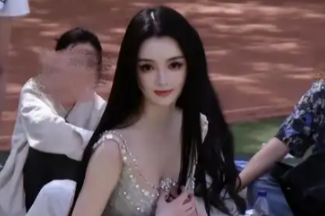 “长相完美”听障女孩回应整容