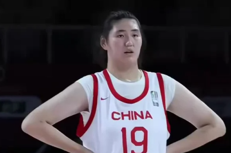 张子宇被日本女将戳到眼睛表情痛苦