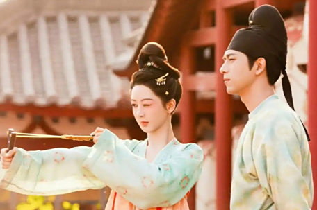 《锦绣芳华》被嘲口碑靠吹剧情靠水 