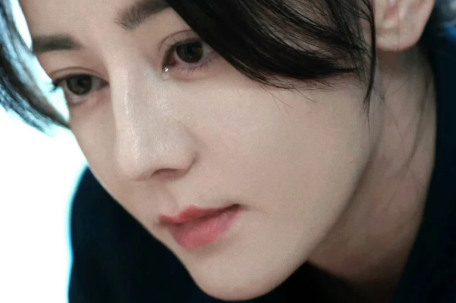 迪丽热巴新剧《利剑玫瑰》定档0728