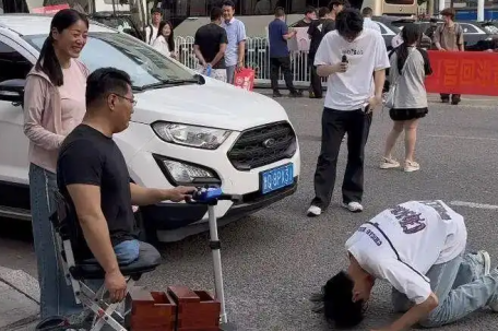 跪谢无腿父亲的男生高考成绩公布