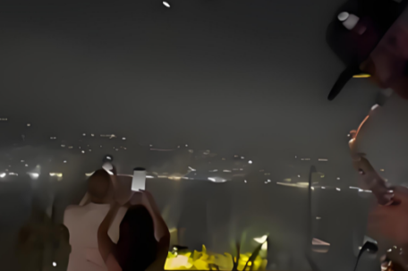 黎巴嫩人边听萨克斯边看伊朗导弹雨