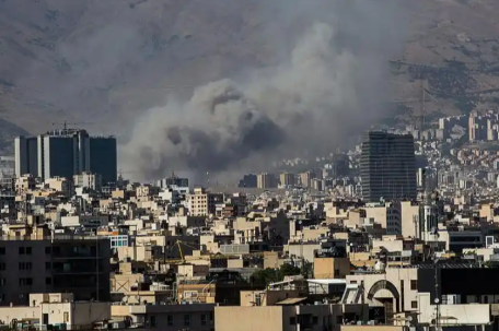 以军称使用120枚导弹炸弹空袭德黑兰 