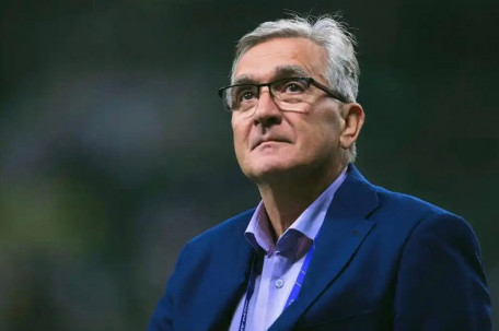 中国足协终止与国足主帅伊万合作