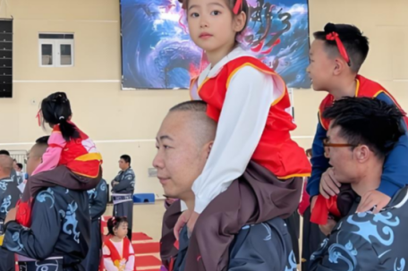 退伍军人当全职爸爸：曾深夜2点出走