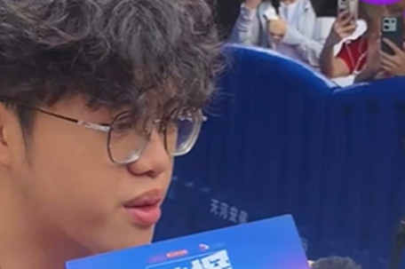 考生第一个走出考场：希望明年再难点