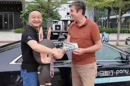 张朝阳退回的LABUBU换了一辆车