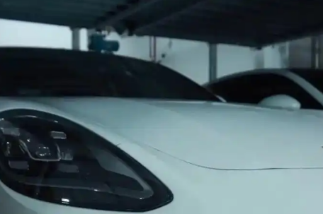 高管开6辆保时捷不敢停公司