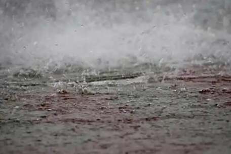 内蒙古暴雨红警：两地降雨超100毫米