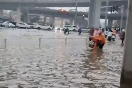 石家庄暴雨开启看海模式