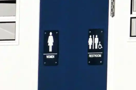 千万粉丝网红呼吁取消女厕马桶