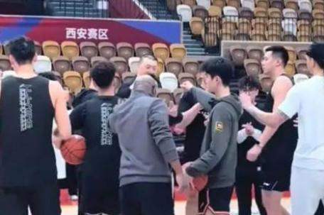 上海男篮夺CBA俱乐部杯冠军