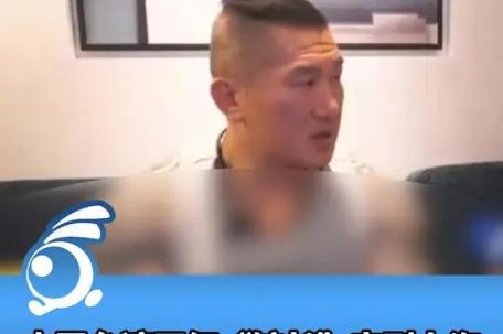 台网红“馆长”被外卖机器人惊到