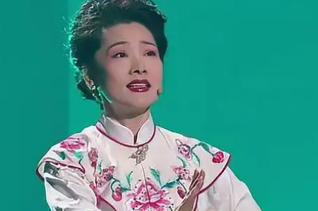 被何赛飞唱戏曲惊艳到了