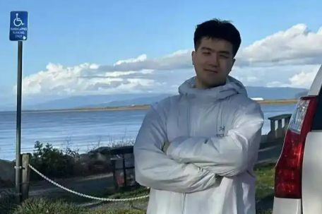 加拿大当公务员男子称2万不够花