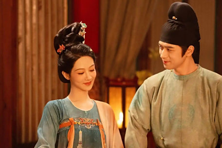 李现抓杨紫手那一下好甜