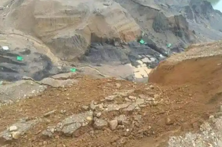 缅甸北部一玉石矿区坍塌约20人失踪