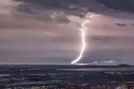 合肥一夜闪电13569次