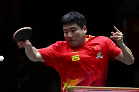 梁靖崑无缘男单决赛 这一幕令人心疼