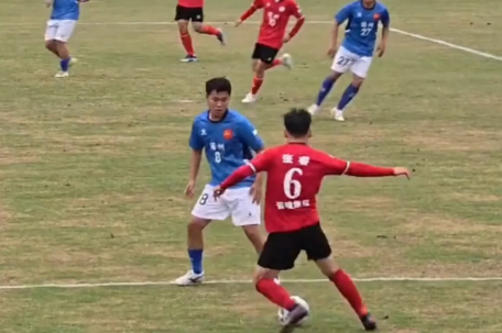 人在常州刚下高铁 被“想进球”包围 