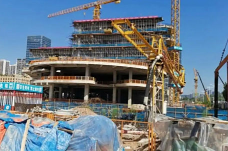 政府68亿出手 中国第一高楼迎转机