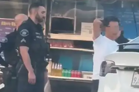 在美卖酱香饼被抓小伙：已交钱保释