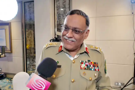 巴基斯坦上将聊歼-10CE嘴角压不住