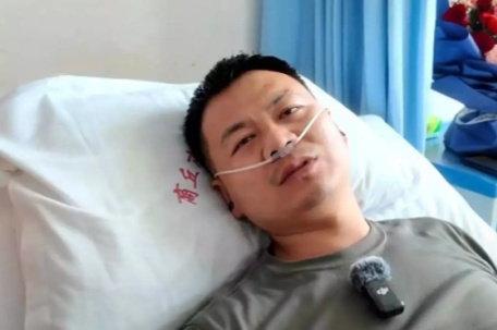 “张伟跪母”为何让我们泪流满面