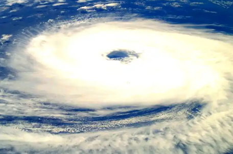 “韦帕”逼近 巨大风圈覆盖珠三角