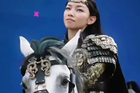 上戏回应那尔那茜助教身份争议