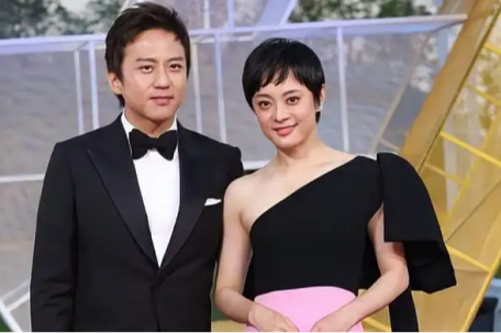 孙俪夫妇晒全家照庆祝领证15年