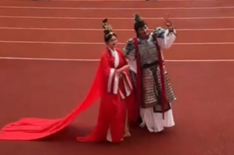 “项羽虞姬”都来苏超助阵了 