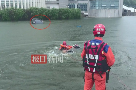 男子乘网约车面试被司机送进湖里