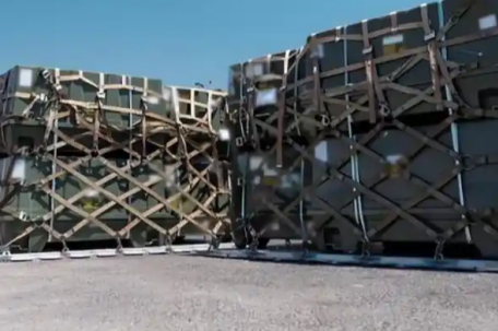 成箱成箱美国军火被运往以色列 