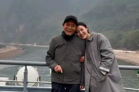 卖菜西施否认年入百万：比上班挣得多 