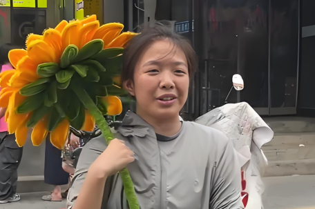 女孩高考结束打算打工给爸妈买礼物