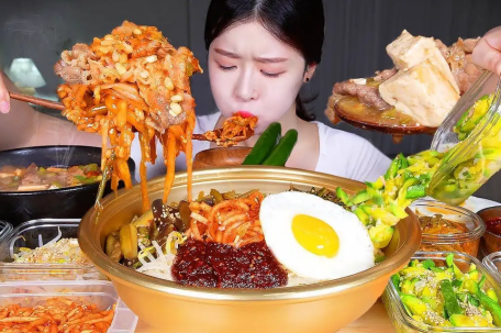 吃活金鱼喝食用油 这种吃播如何治理