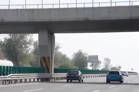 交警辟谣高速时速不超143km不被罚