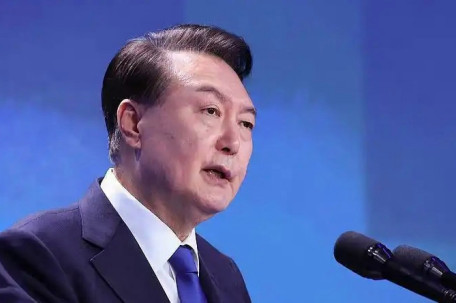 尹锡悦首度出面接受调查 