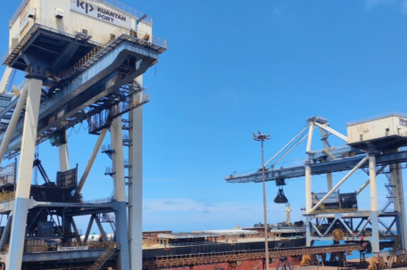 这朵“并蒂花”绽放得愈发灿烂