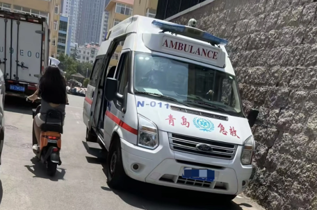 青岛大学一宿管离世 住处无空调