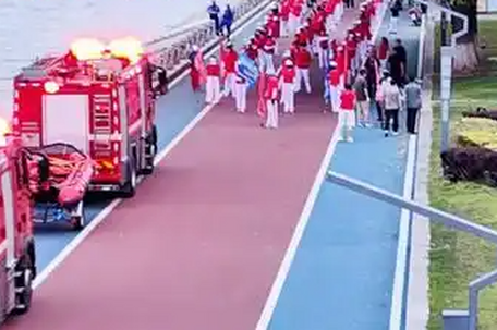 媒体评暴走团逼停120和119：生命至上