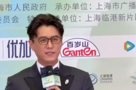 靳东获奖发言老干部风十足 