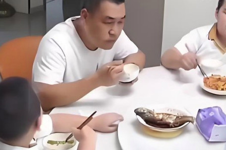 地震干饭小孩哥被教育了