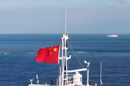 中国海警位黄岩岛周边执法巡查