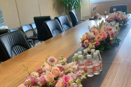 中央：党政机关工作会议一律不摆花草