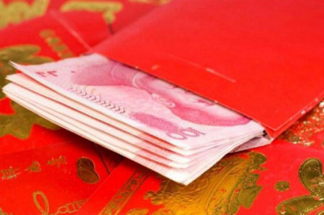 重庆“土豪”在屋顶撒钱?不实