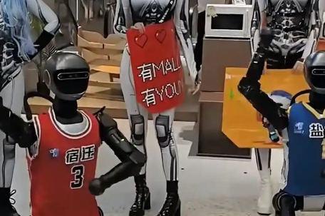 苏超已经进化到机器人出场了