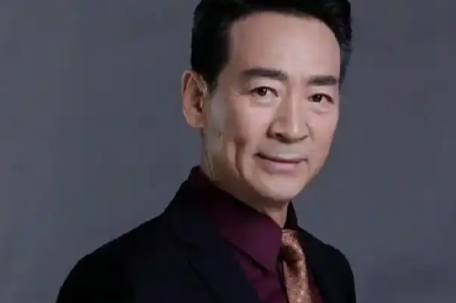 70岁寇振海cos陆振华 