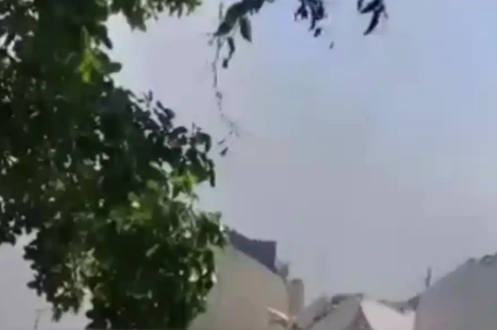 遭印客机撞击大楼内景：桌上还有饭菜